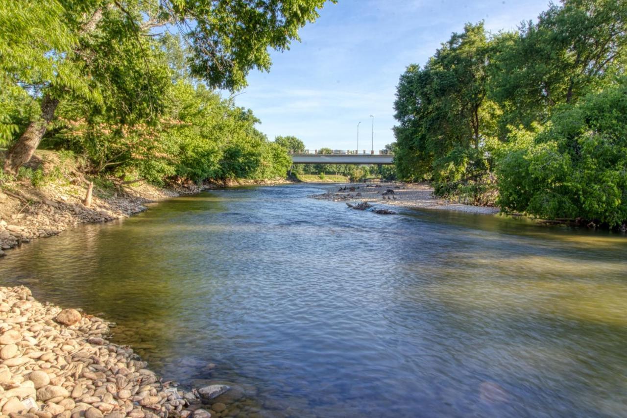 Fantastic Location! River And Mountain Views 2Br/2Ba Sleeps 6 Pigeon Forge Εξωτερικό φωτογραφία