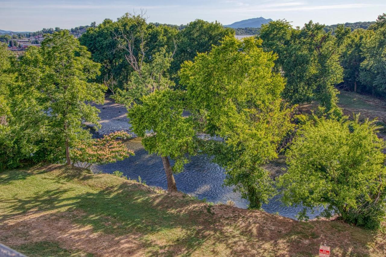 Fantastic Location! River And Mountain Views 2Br/2Ba Sleeps 6 Pigeon Forge Εξωτερικό φωτογραφία